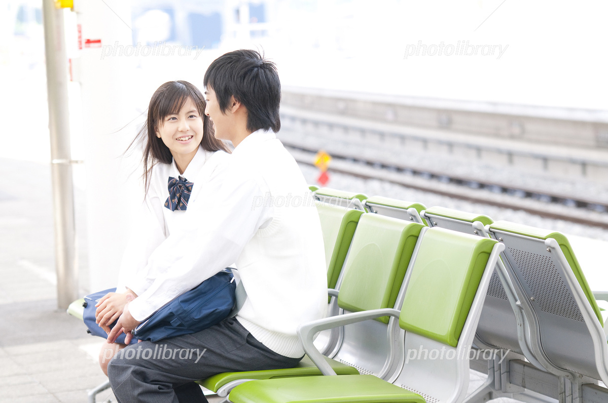 高校生カップル カップルフォトは後ろ姿を撮ると エモさ増し😉🤍 🟠photo by⚪️ @ma.na098 @future4891@_aug.20 @minami7970 −−−−−−−−−−−−−−−−−−−−−−−−−−−− Nomdeplumeで紹介させていただける写真を募集中🧚♀️💜 素敵な写真が撮れたら