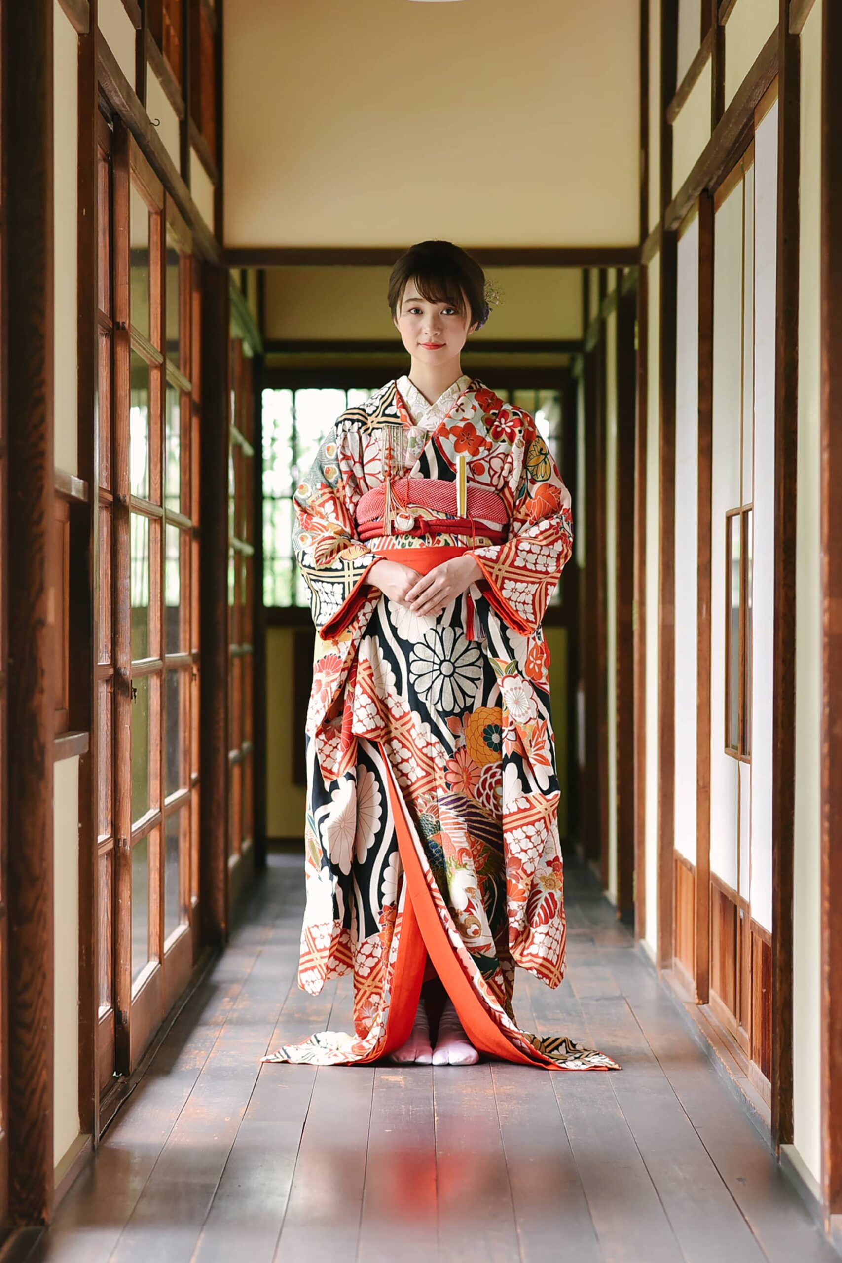 結婚式の大振袖・引き振袖・花嫁用振袖赤地に梅と菊柄 No.26着物レンタルのKANEMATA カネマタ