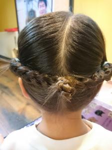 崩れないプールヘアの簡単アレンジ法