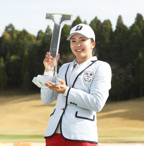 堀琴音がクリスマス婚「姉よ」「お先に失礼します笑」報告に４歳上の奈津佳「そっとしておいて」 - ゴルフ : 日刊スポーツ