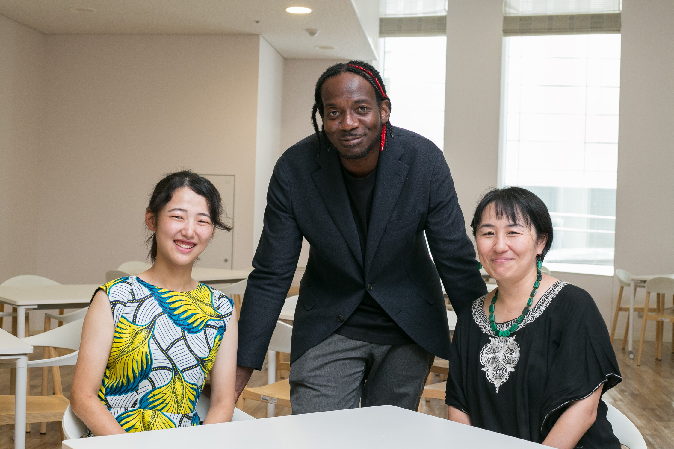 ずっと自己肯定感が低かった」元祖アフリカ系スーパーモデル・イマンが伝えたい「本当の美しさ」ヨガジャーナルオンライン