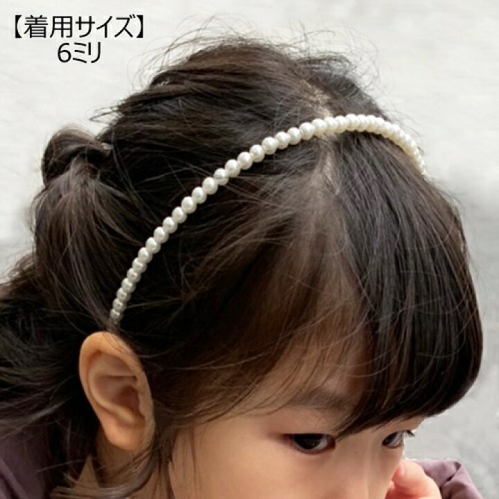 本日のヘアアレンジ👧🏻カチューシャアレンジ カチューシャのアレンジを2パターンです😊巻いただけでも可愛いし見えるように三つ編みしても可愛いです💗 アイロンは26ミリを使用しました😊 温度は150度です♡ 可愛いカチューシャ→@shomty_officialさんです