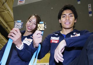 楢崎智亜＆野口啓代の結婚報告を聞いた弟・明智は身長も性格もプレースタイルも正反対な2人が目指す「一緒にパリ五輪」 3 3-スポーツクライミング - Number Web - ナンバ