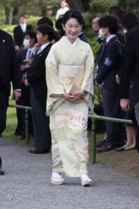 女性皇族10方 雅子さまは紅葉、愛子さまは扇 お着物に込められた想いとは？「秋の園遊会」ファッション – STORYストーリィオフィシャルサイト