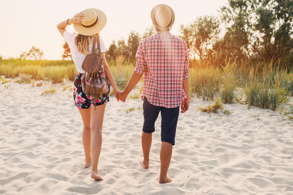 自然と手を繋ぐ7つのタイミング！効果的なテクニックとNGポイントAnny アニー