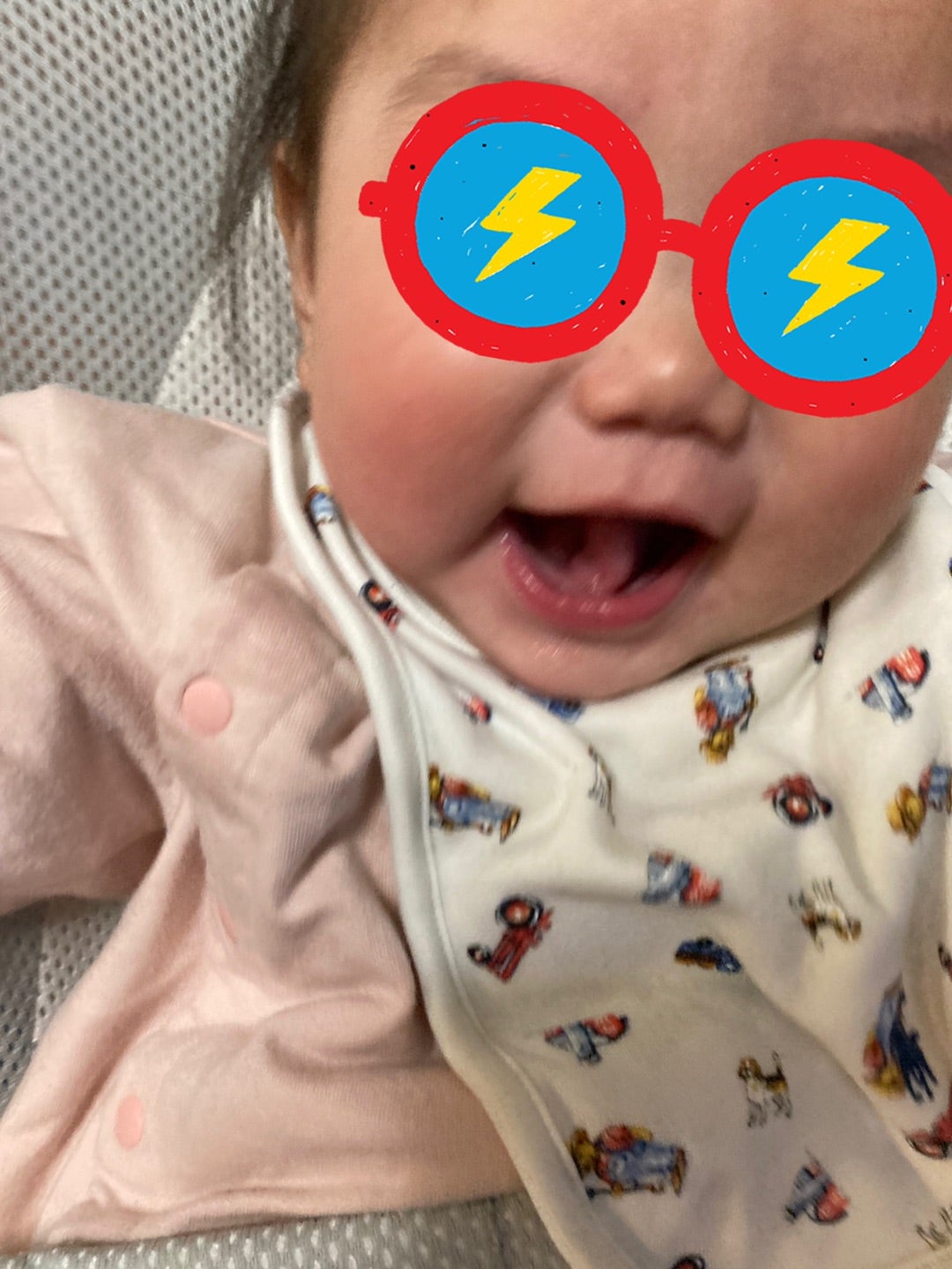 舌を出す女の子のクローズアップの写真・画像素材-Snapmart スナップマート