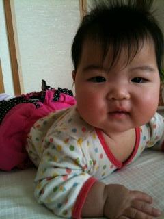 顔を傾けたら こぼれ落ちる赤ちゃんのほっぺに3800いいね「芸術品のよう」「ツンツンしたい」ママリ