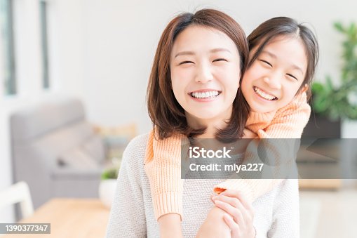 笑顔の小学生 写真素材6903959- フォトライブラリ