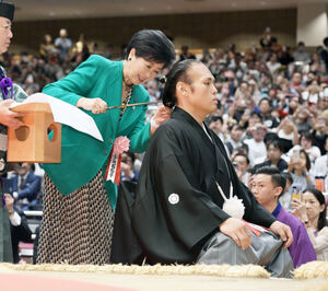 クライミングの楢崎智亜・野口啓代夫妻など一流アスリート夫婦が『新婚さん』に集合 私生活や新婚ストーリーが語られる！ - エンタメ - ニュースクランクイン