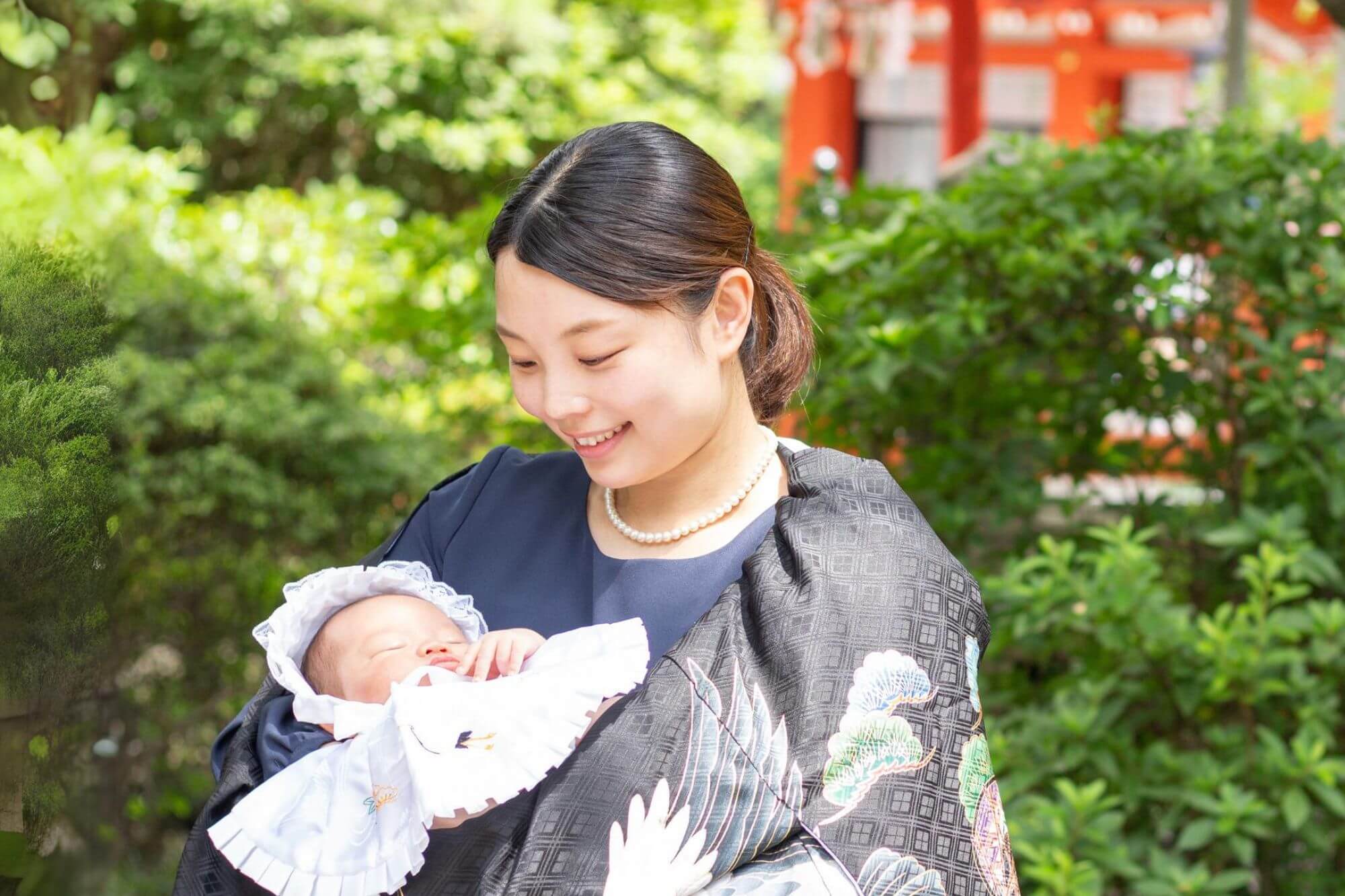 お宮参り 祖母の服装マナー＆お手本コーデ人気のレンタルスーツも - IKINAイキナ