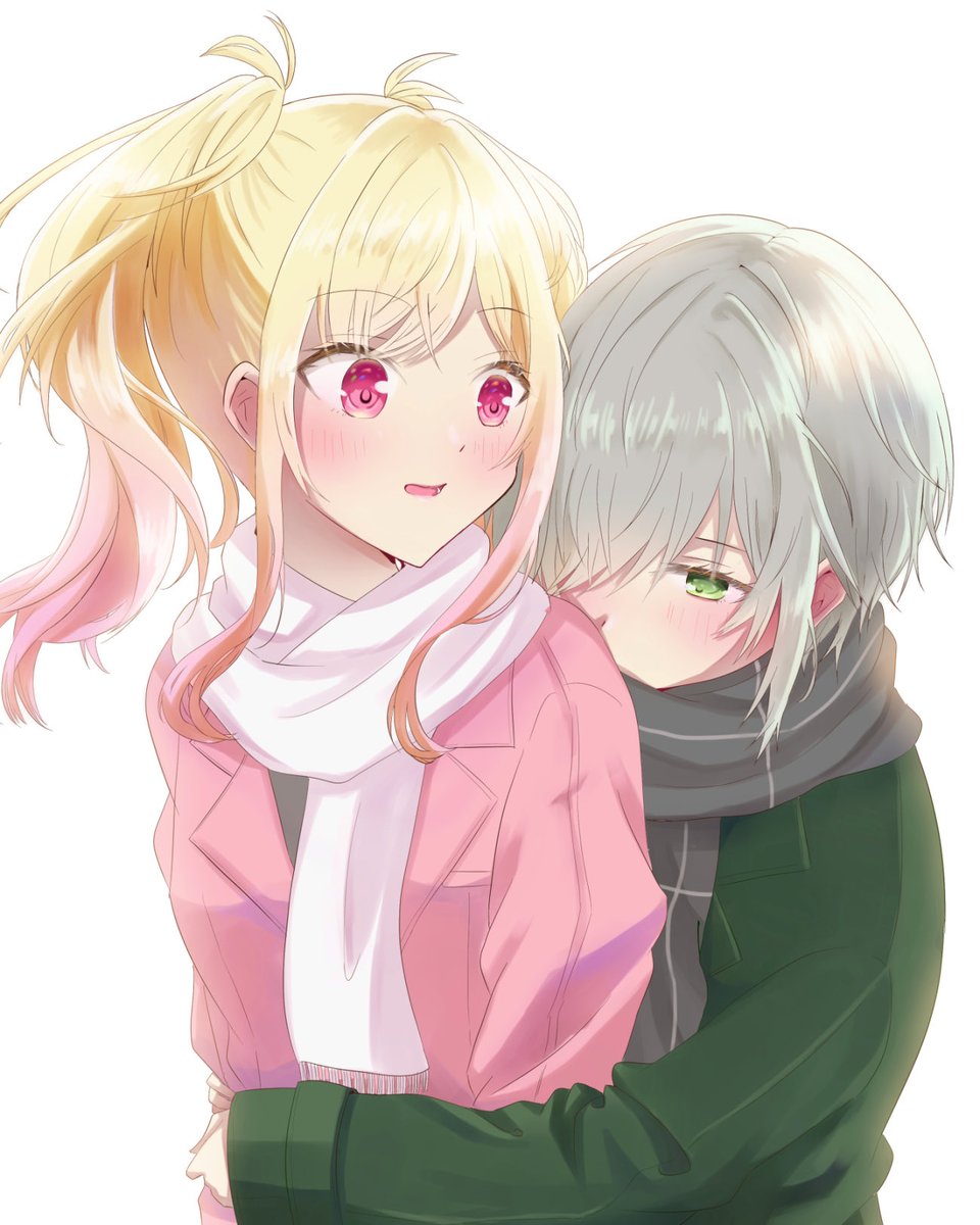 愛男女分離彼を後ろからハグの白い背景の上に魅力的な若い幸せなカップルの肖像画。の写真素材・画像素材 Image 44693861