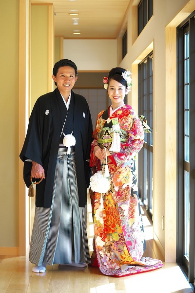 結婚式の振袖に黒は難しい？その理由やマナー、黒地の振袖の選び方とはきものレンタリエのきもの豆知識