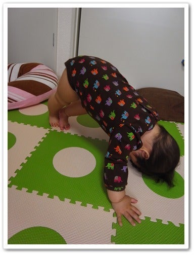 ずりばいと同時に、 高ばいの姿勢ができるようになった僕！ 体重は11kgくらいあるのにほっそりしてるのは、 筋力があるからかな？気分はスパイダーマン👾✨赤ちゃん赤ちゃんのいる生活赤ちゃんのいる暮らしずりばい高ばい高ばいポーズベビスタグラ厶薄毛