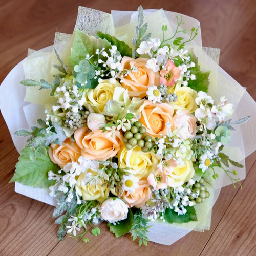 両親の花束贈呈夫婦で作成フレームアレンジビタミンカラーお問い合わせは、DM.お電話.プロフィール欄からホームページなどからおねがいします。ブリザーブドフラワー教室生花レッスンサプライズフラワープロポーズ花束オリジナルブーケギフト両親