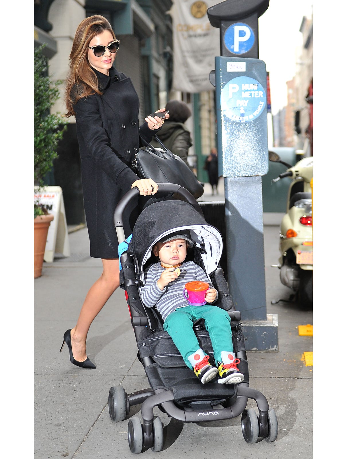 未来のイケメン⁉ オーランド・ブルームとミランダ・カーの息子フリン君の成長アルバム