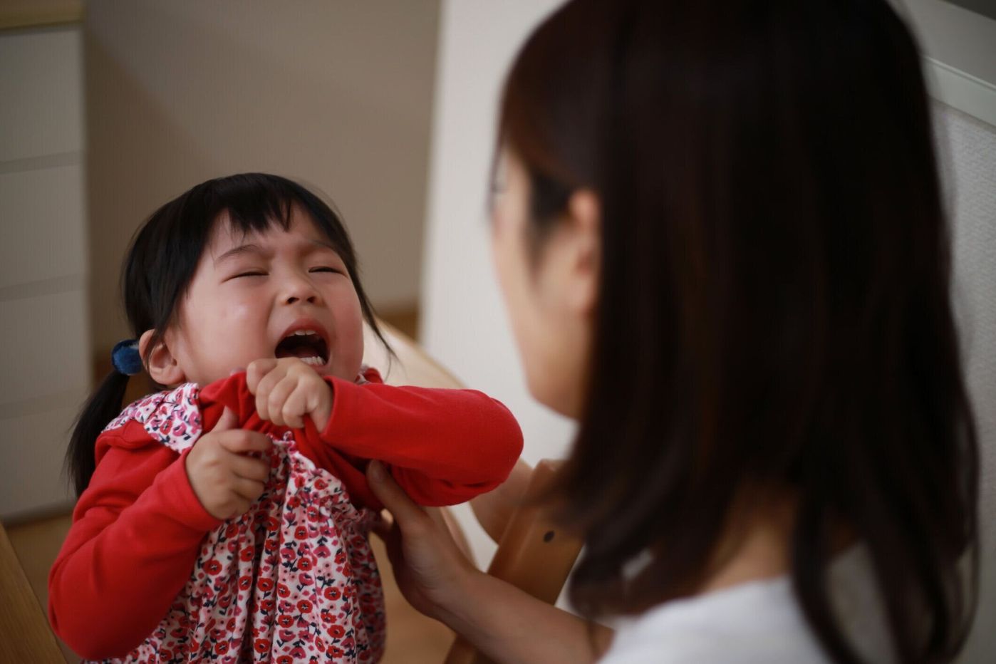 着替えの練習は1歳過ぎからスタート！子どもの「自分で！」を引き出すコツとは？Baby-mo ベビモ