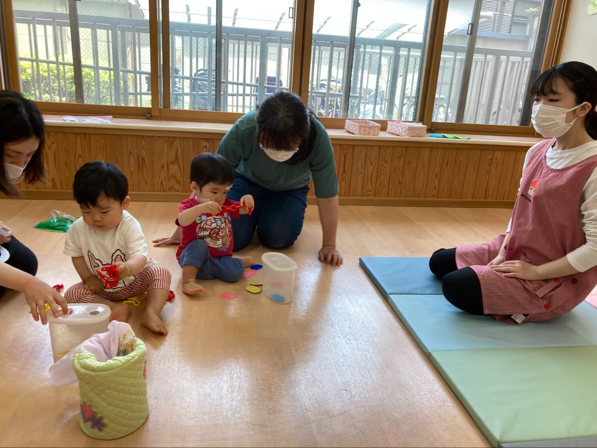 雨の日だって外で遊んじゃうもんね！ き組・2歳児公式 認定こども園コモド まさき園・まつすえ園