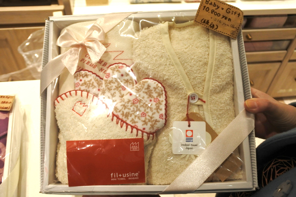 調査 出産祝いは何がうれしい？ 困ったもの＆ユニーク品も！子供とお出かけ情報「いこーよ」