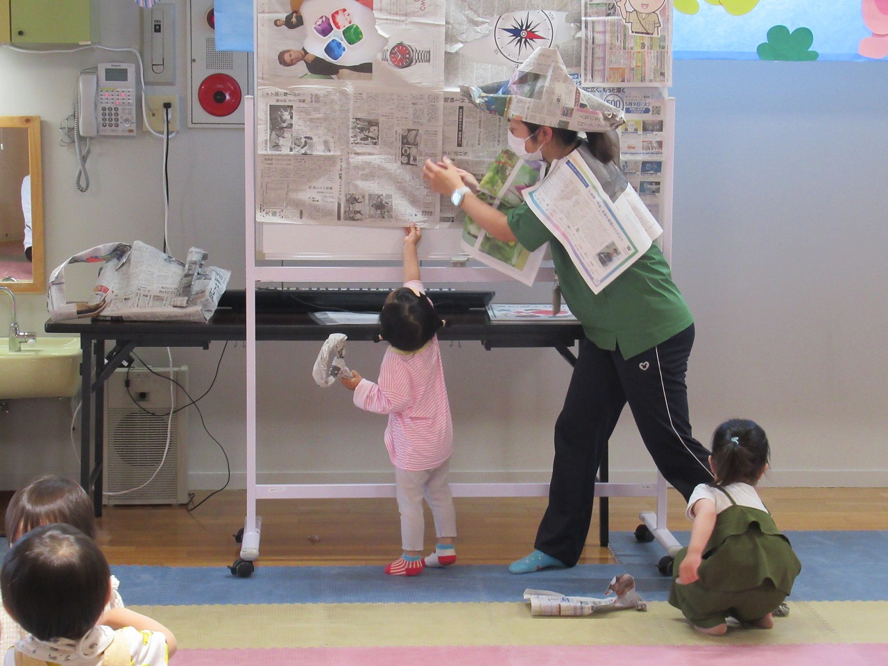 1歳児のアルミホイル遊びの“しかけ 展開 ”ごんべいの里保育園様 愛知県– そざい探究あそびLab