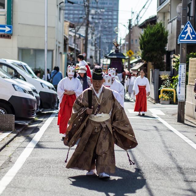 甘神さんちの縁結び：京まふ2023に出展 巫女舞衣装の三姉妹がグッズに アニメ新情報も - MANTANWEB まんたんウェブ