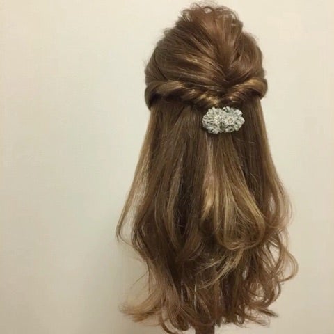 袴とスーツ、どちらが良い？卒園式当日の保育士の服装・髪型について - 保育・看護で働く人を応援するメディア お役立ちコラムキララサポート