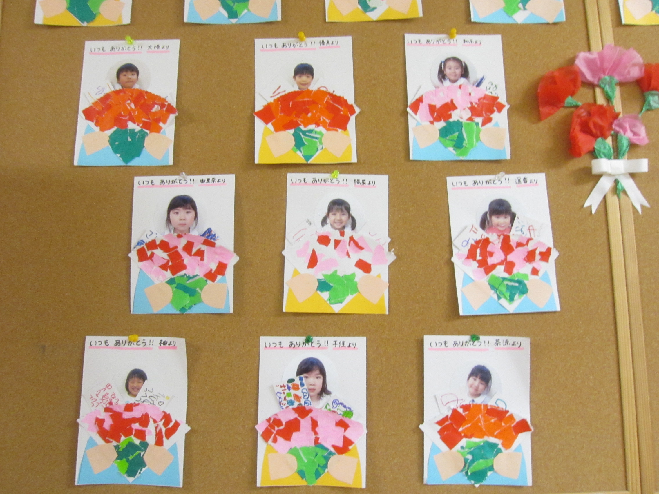 haruharo_made ←他の投稿も見てね！ \ 父の日製作シャカシャカ動く！？ キラキラコースター 飲み物がこぼれても安心！☆クリアファイルでも代用できるけど、スパンコールが詰まる場合もあるよ💦アレンジ☆写真や絵は少し小さめにして、透明フィルムに貼り付け