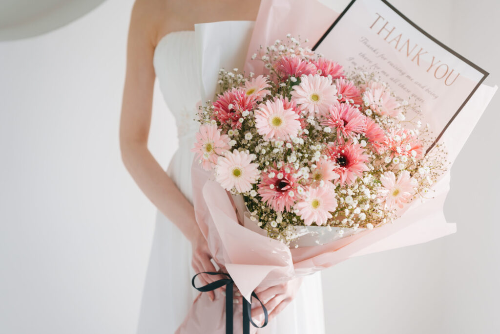 結婚式で親御様に何を贈る？今人気の“両親贈呈品”