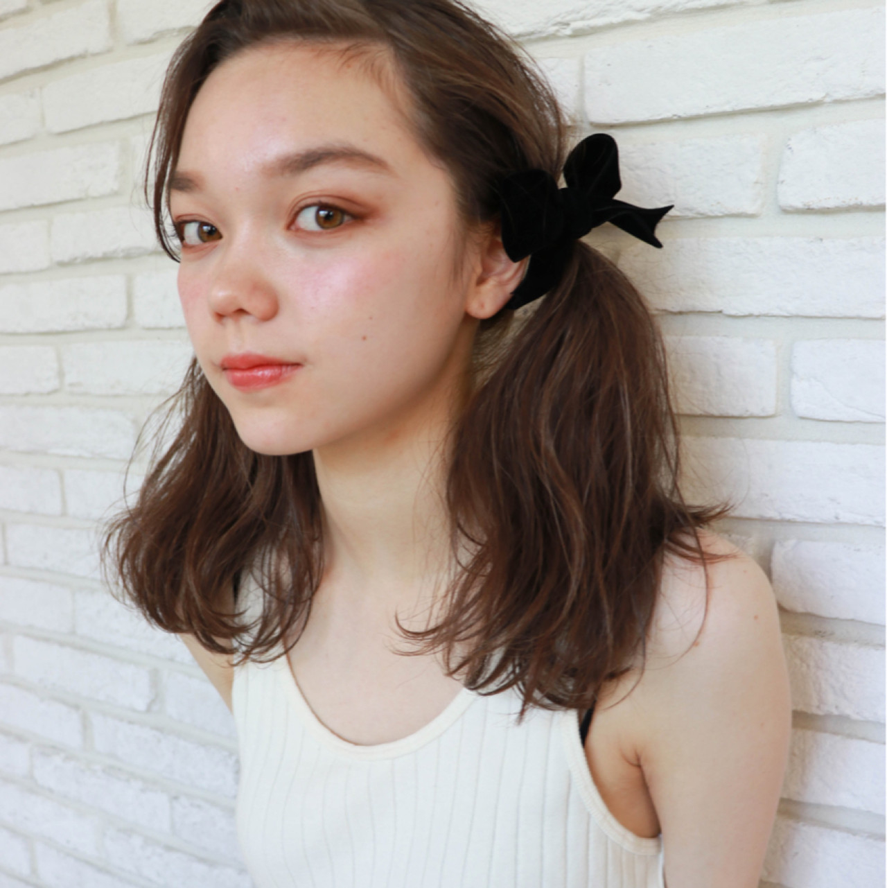 昨日はぽこぽこハーフアップ💗 洋服もヘアゴムもピンクをチョイスした娘ちゃん🐰 光の加減で髪の毛もピンクに見えるな〜タイルがグリーン×ピンクで可愛かったから撮ってみたけど写真じゃよく分からないや🧐 そんな娘ちゃん今日は風邪っぴきでアレンジお休み🤧 明日も