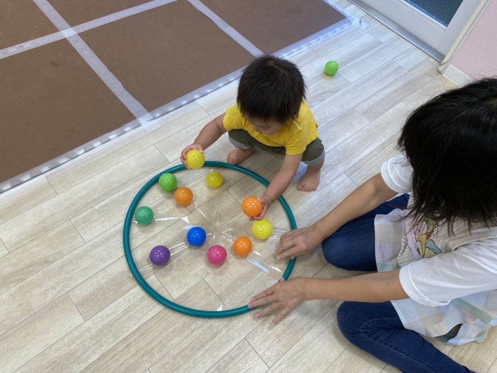 1歳児 ごっこあそび関東学院のびのびのば園
