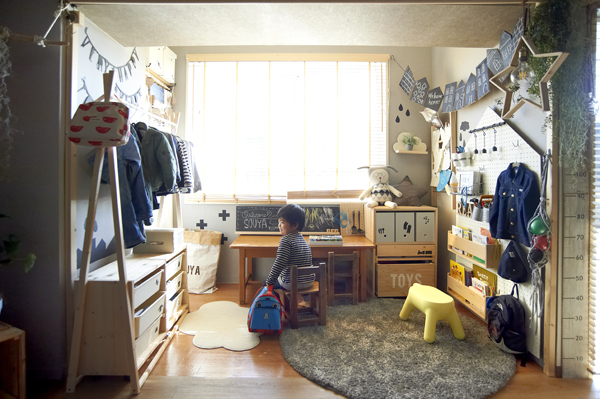 リビングに子供が遊ぶスペースを作るアイデア集。狭い賃貸でも◎なレイアウトfolk