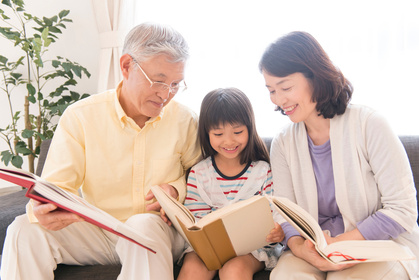 孫のリマリマ2歳1ヶ月💕, 可愛いお歌を歌ってくれるので、残しておこう😍, 携帯の着信音にしたいと思ったけど,イマドキのスマホはそんな設定がもしやないのか？！😅💦, 一度聞いたら耳に残ります 笑 , きゃべちゅ〜のなかか〜らって,ぐるぐる回ります😆💕,孫スタグラム,はらぺこあおむし？,こんな歌は知らなかった😆,だんだん大きな声になるのが面白い