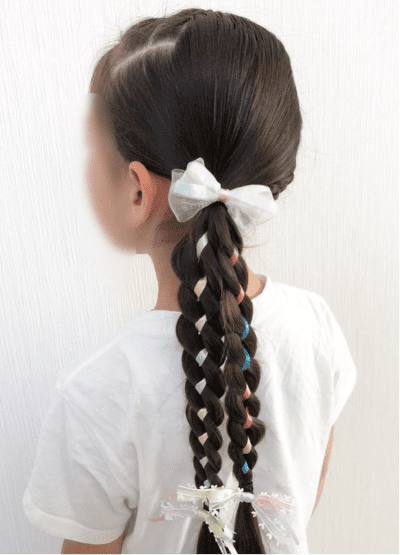 子供向け三つ編みリボンヘアアレンジ