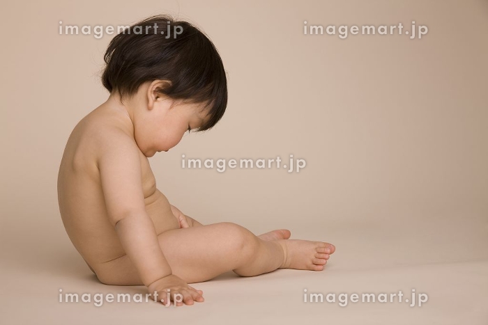 可愛い赤ちゃんの裸撮影のご紹介♡お宮参りの際にニューボン風に裸のお写真も撮っていただけます堺市・泉佐野市でお宮参りをお考えの皆様 当店フォトマインズにお任せ下さいませ♪貸切スタジオなのでゆったりと撮影して頂けます♡♡オシャレな写真スタジオフォトマインズ