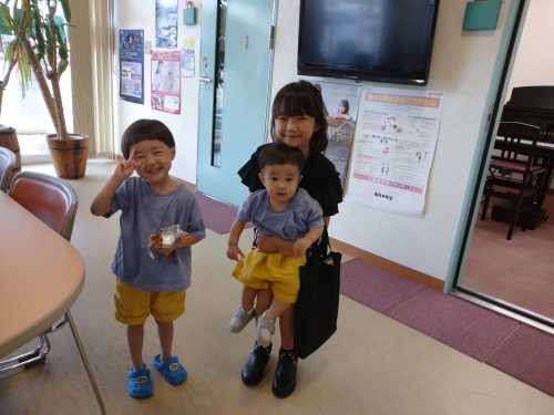 可愛い兄弟 しまい 」「弟くんちょろい」 かまってちゃんな女装兄をあしらいきれない弟マンガがなんだかんだ仲良しだったオタ女