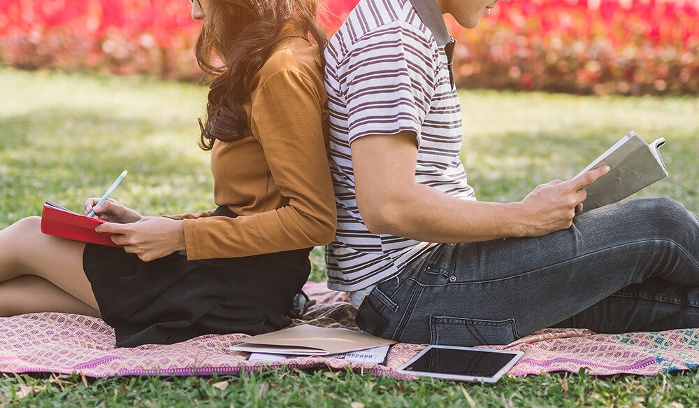 高校生カップル名乗るのは厳しいよなぁ😂今年22と25 スクールラブ 高校生カップル 大学生カップルジャージコーデ セーラー服 制服コーデ