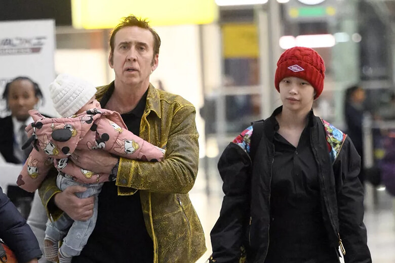 ニコラス・ケイジ、日本人の妻と手をつないでレッドカーペットに登場♡