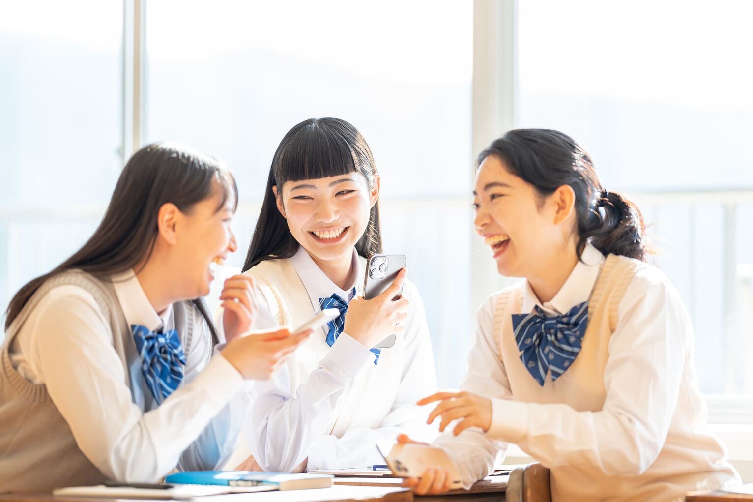 エムエックス、自分と似ている有名人を一挙診断するアプリ 「kaochika カオチカ 有名人診断」を3月4日 月 にリリースNEWSCAST