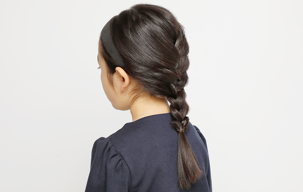 ふわふわハーフアップ🌼 編み込みとか三つ編みのコツも書いてるから ぜひ動画内のコメント読んでみてね📝2歳さんのヘアアレンジヘアアレンジ女の子ヘアキッズヘアアレンジ片編み込み編み込みハーフアップ