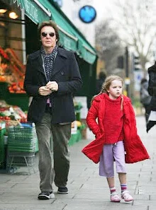 ポール・マッカートニーの義理の娘 6歳 がビートルズのドラマーにビートの取り方を教える親密な映像が公開されるBeatlesGetbackPaulMcCartneyRingoStarrゆめ参加NA Beatles ブログ Paul McCartney & NAドリ