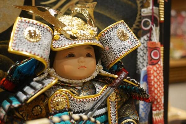 男の子の初節句はどうするの？お祝いの仕方からお祝い金・お返しのマナーまで人形の東玉