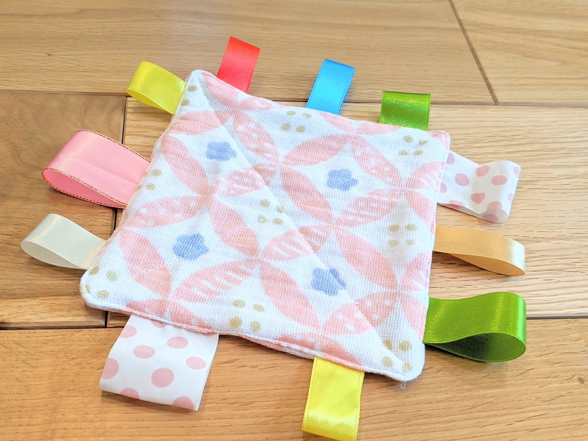 100均の材料とミルク缶で作る！モンテッソーリ教具「ビーズひっぱり」 6ヶ月〜- ままかりブログ