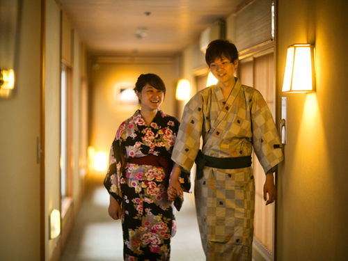 rili浴衣カップルコーデ🙈💓 ⁡ ⁡ ♥ @_makostagramm @oook.i ⁡ ⁡rili浴衣 こしあん & おかき 着用 🧸🤎⁡ ⁡ ⁡今年のrili浴衣はメンズ浴衣も ございます.ᐟ.ᐟ♡ ⁡ ⁡ぜひカップルでもご着用ください✔️ ⁡ ⁡ ⁡ ✿プラン✿ ⁡ Rili浴衣レンタルプラン¥5500 税込※ヘア