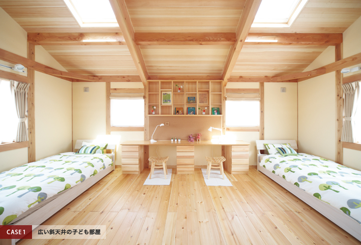 2人の子供の寝室は2段ベッドに。勉強や遊びはリビングで。 子育てのゴールデンタイム- 子供部屋事例SUVACO スバコ