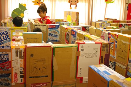 赤穂民報巨大迷路や射的に園児ら大喜び