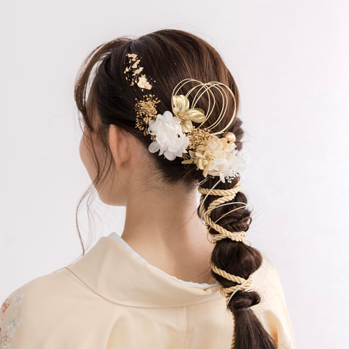 着物に似合うヘアアレンジ 卒業式や入学式にもおすすめ！ 「水引&金箔」「タイトな一本結び」「花モチーフ」のヘアアレンジ22選マキアオンライン美容雑誌『MAQUIA マキア 』公式ビューティサイト