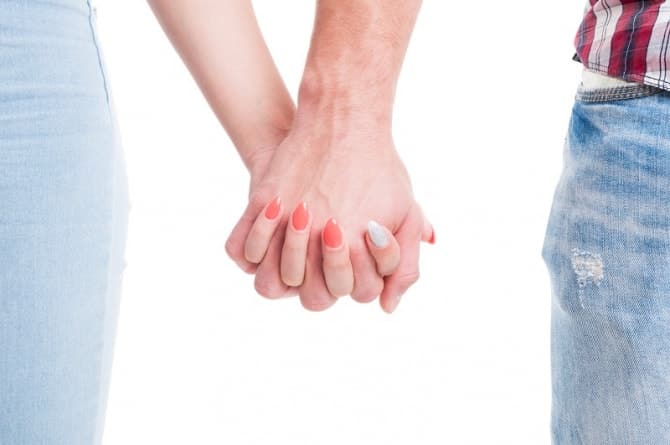 恋、しよう」心理テスト！手の握り方で分かる恋愛心理テスト①親指をこぶしに握りこむ ②親指で覆うように握る ③親指は外側に添えるように握るあなたはどれを選びますか？ 当てはまっていたら友達にもシェアしてみてね！ ------------------------ グラマラス