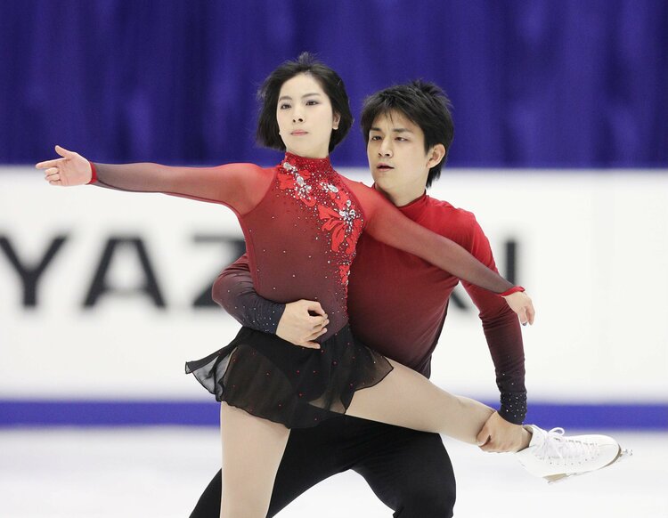 次期冬季オリンピック金メダル最有力候補「りくりゅう」ペア 国別対抗戦後の”相性抜群リラックス姿” FRIDAY- Yahoo!ニュース
