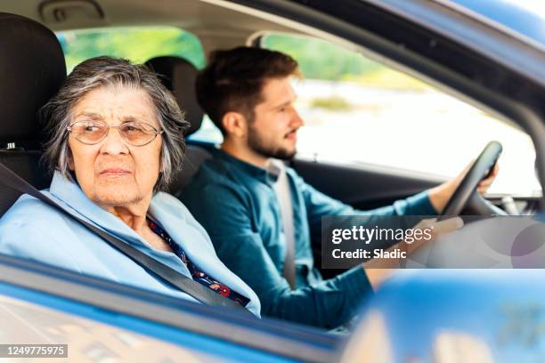 夜の国道、車道を歩くおばあちゃん ボート部女子大学生 22 が引き返して保護 鹿児島・鹿屋鹿児島のニュースMBC NEWS南日本放送1ページ