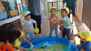 水遊び＆お部屋で遊んだよ♪ - 社会福祉法人葵福祉会亀井野保育園