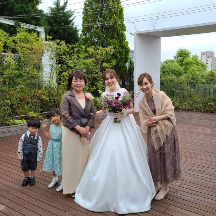 ご新婦とご両親の記念写真が届きました ^^♪アップタウンブライダル結婚式のレンタルドレス・レンタル衣装・洋装など母親 ・父親用の衣装を豊富に取り揃えております東京・神奈川・埼玉・岩手・山梨